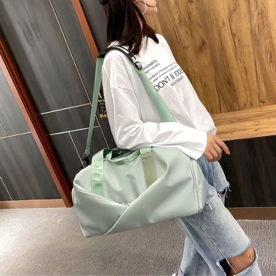 Sac-de-sport-femme-avec-bandouliere