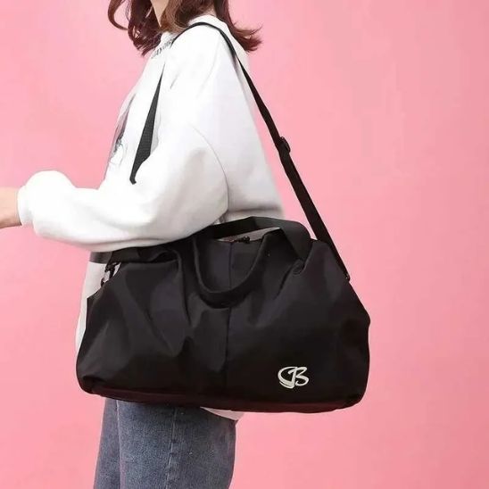sac-de-sport-femme-a-l-epaule-noir